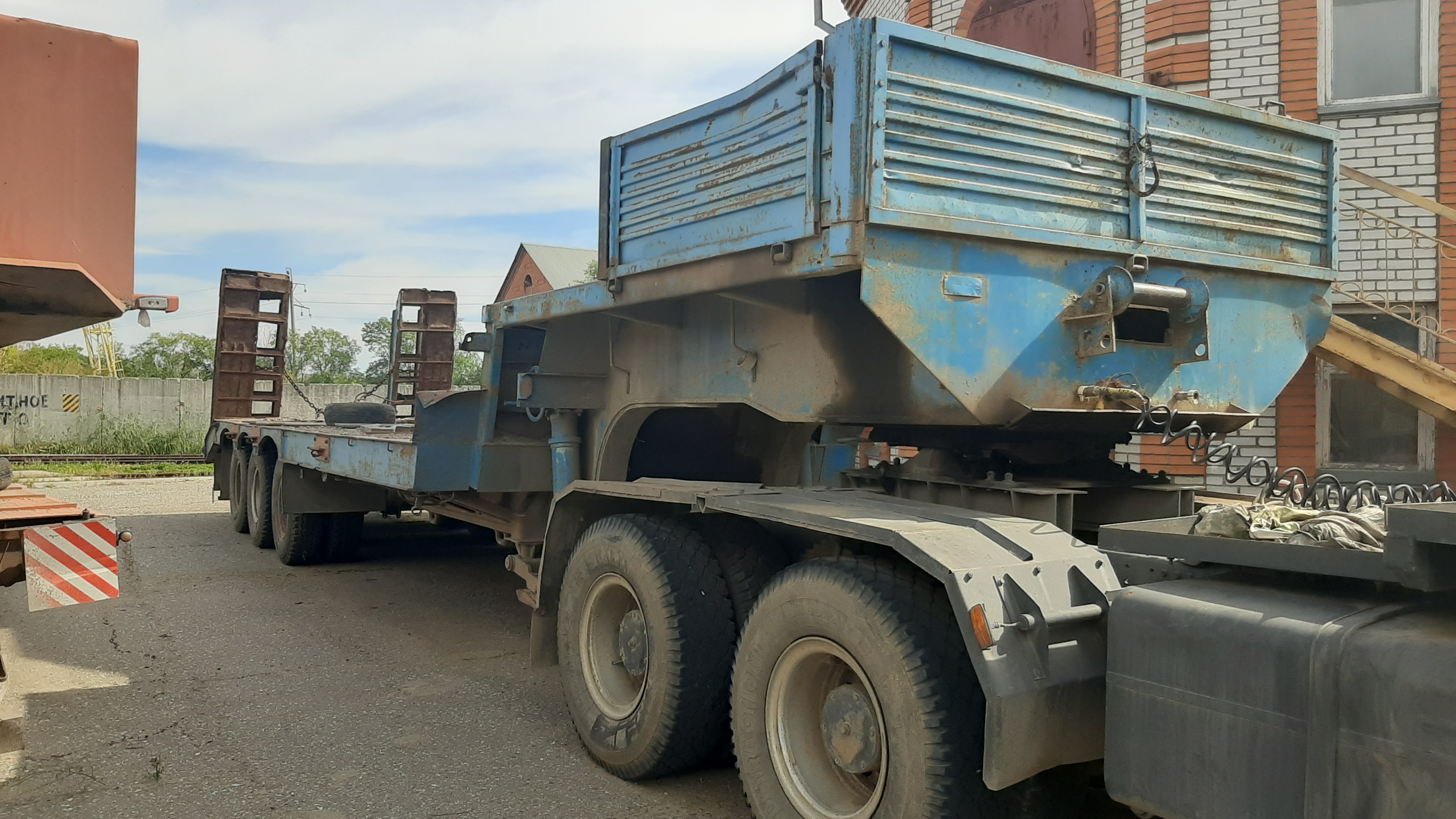 Полуприцеп тяжеловоз ЧМЗАП 9990