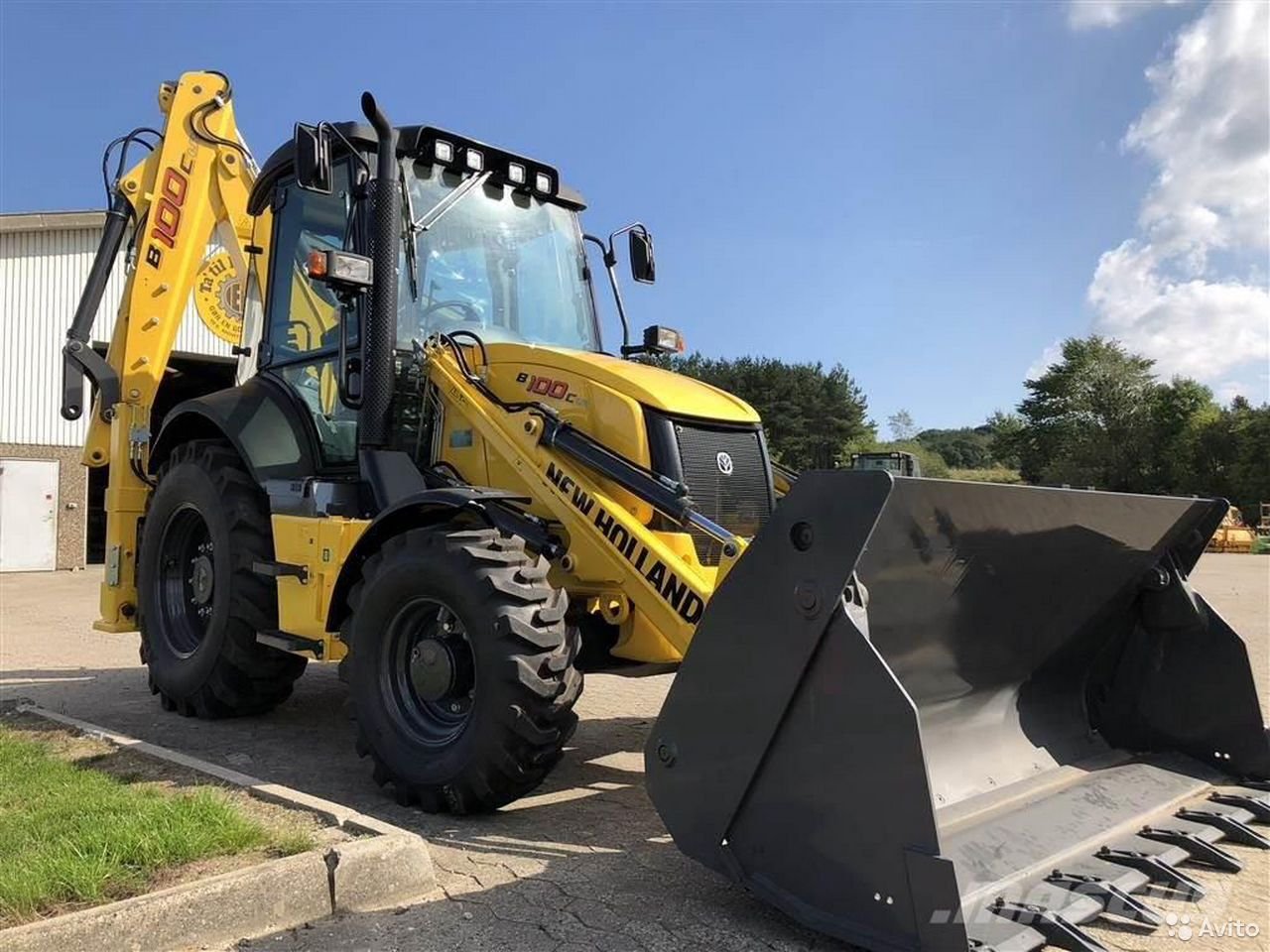 Экскаватор-погрузчик New Holland B100B