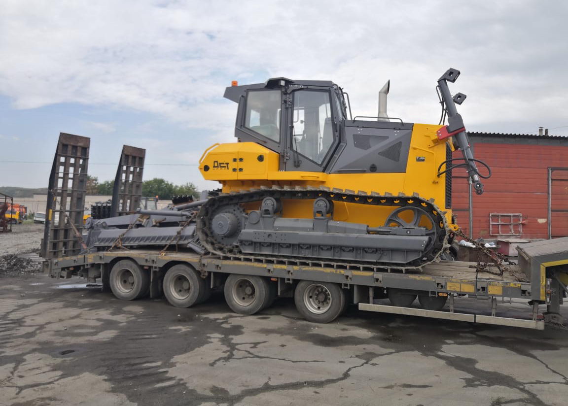 Гусеничный бульдозер ДСТ-Урал D10.0100