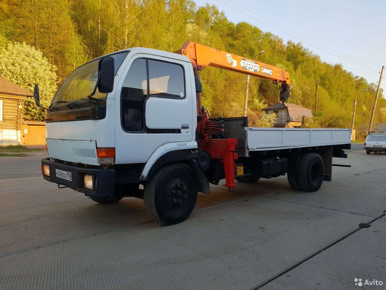 Бортовой грузовик с КМУ Nissan Diesel
