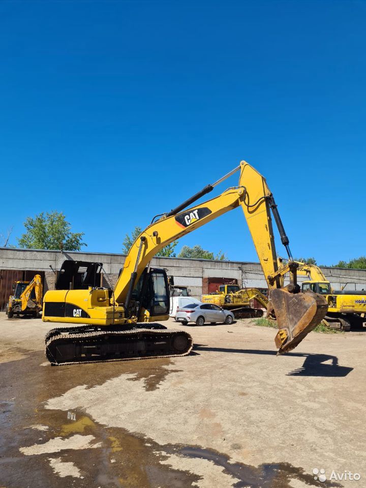 Гусеничный экскаватор Caterpillar 320