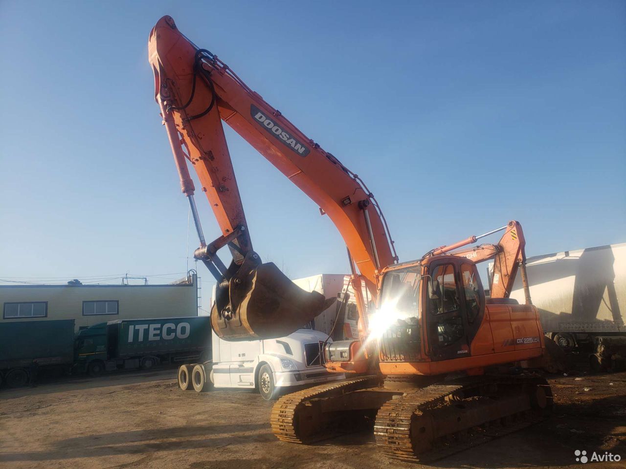 Гусеничный экскаватор Doosan DX225