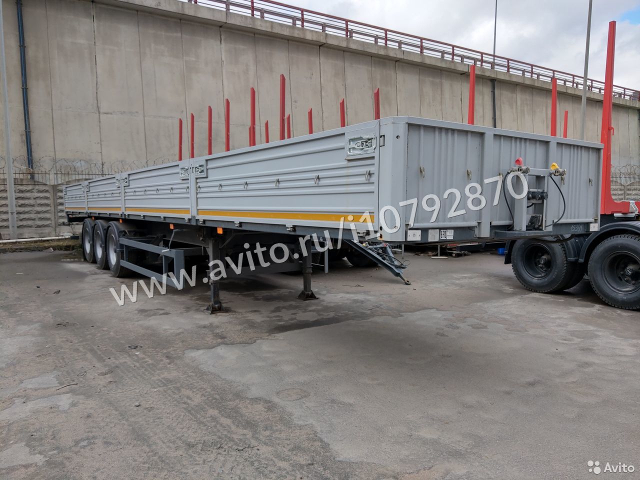 Бортовой полуприцеп МАЗ 975800