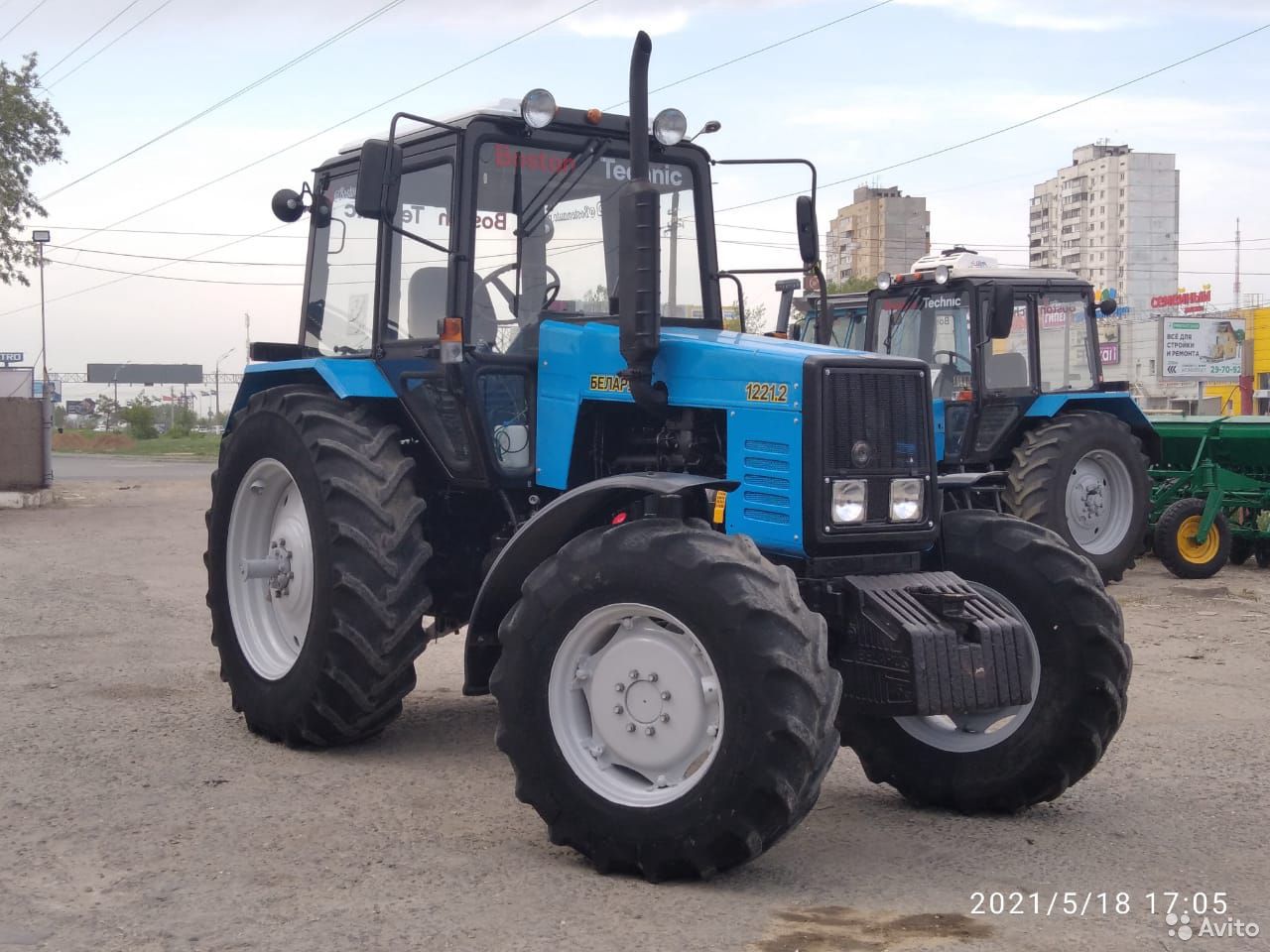 Трактор МТЗ Беларус 1221.2