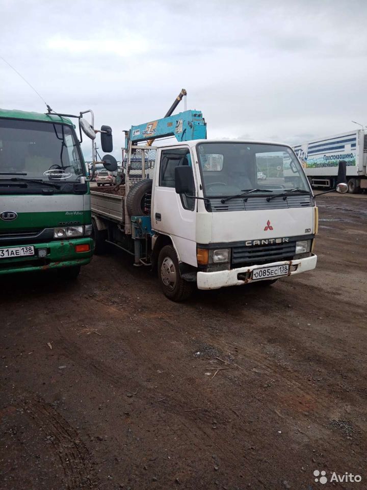 Бортовой грузовик с КМУ Mitsubishi Fuso Canter