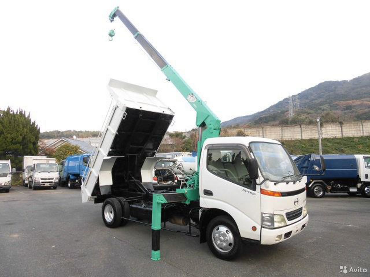Бортовой грузовик с КМУ HINO 300 (Dutro)