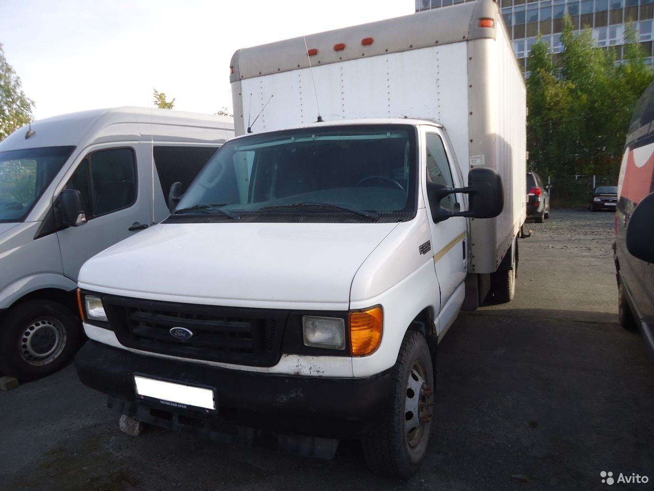 Промтоварный фургон Ford E350