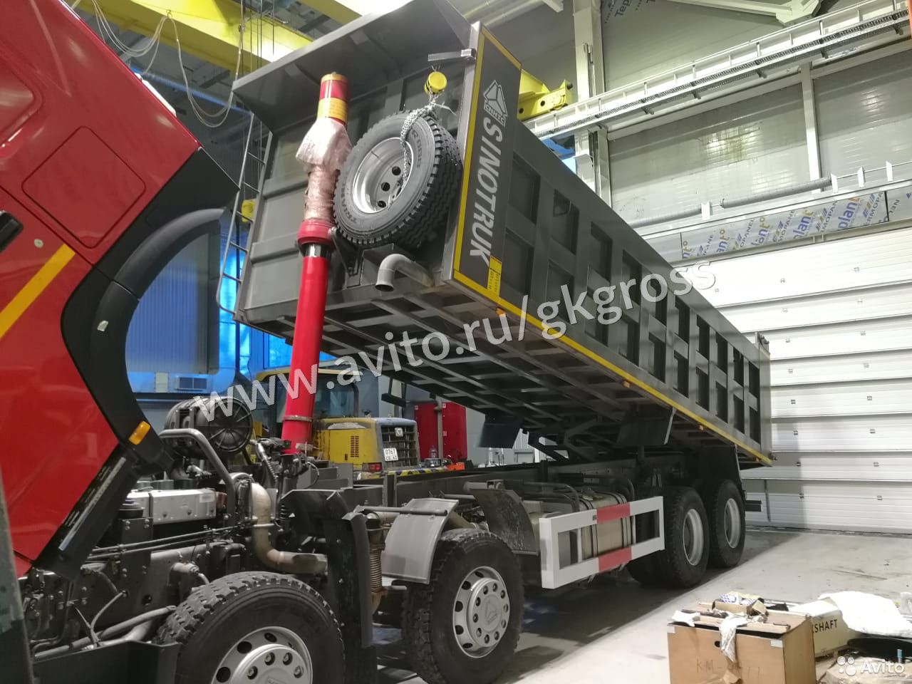 Самосвал HOWO HW76