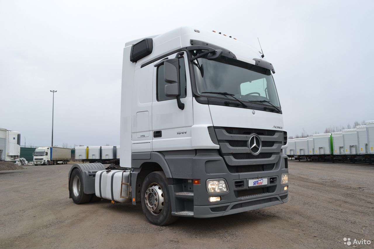 Седельный тягач Mercedes-Benz Megaspace
