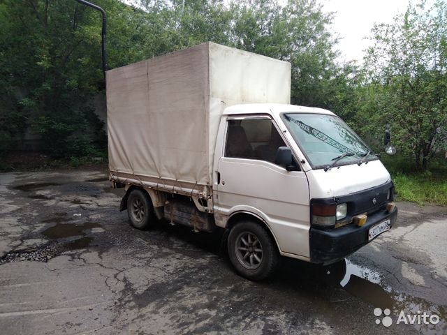 Тентованный автомобиль Nissan Vanette