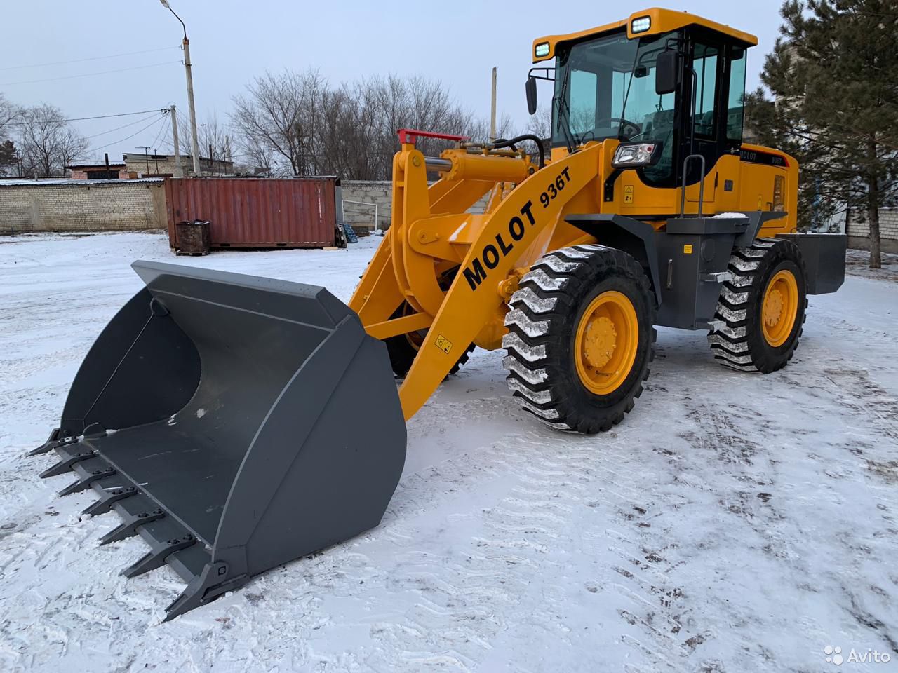 Фронтальный погрузчик Molot 936