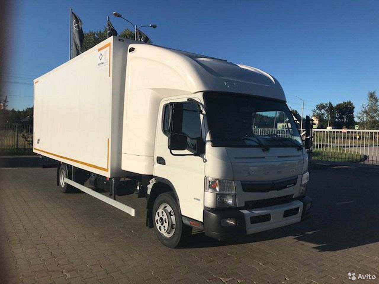 Промтоварный фургон Mitsubishi Fuso Canter TF