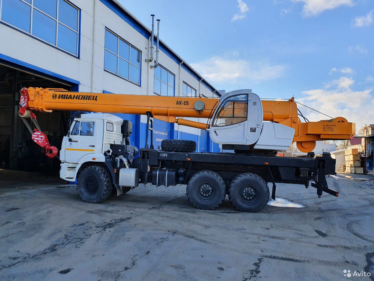 Автокран Ивановец КС-45717К-3Р на шасси КамАЗ 43118