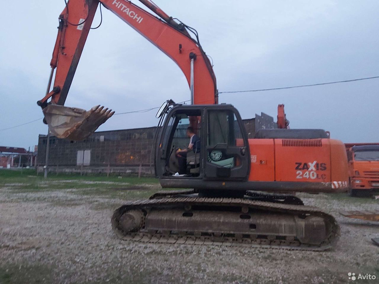 Гусеничный экскаватор Hitachi ZX240LC-3
