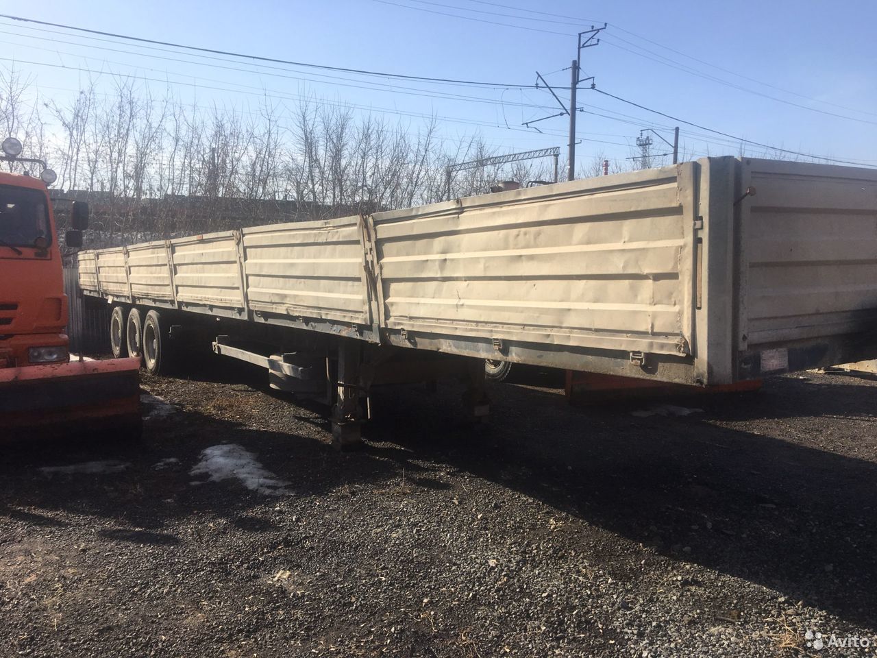 Бортовой полуприцеп тонар
