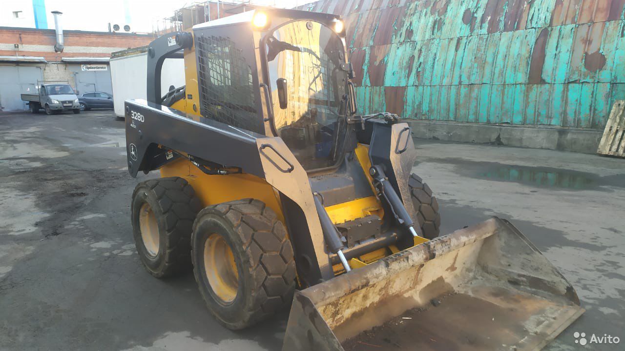 Мини-погрузчик John Deere 328D