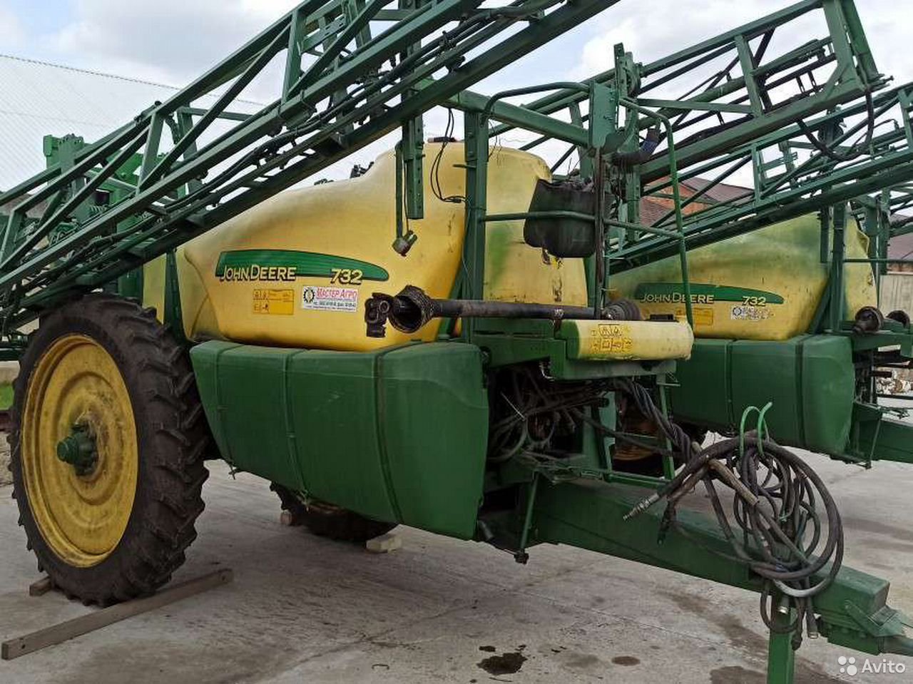 Прицепной опрыскиватель John Deere 732