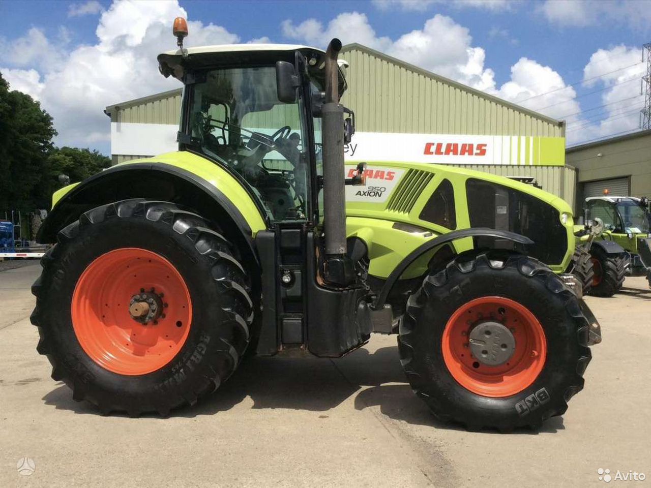 Трактор Claas Axion 950