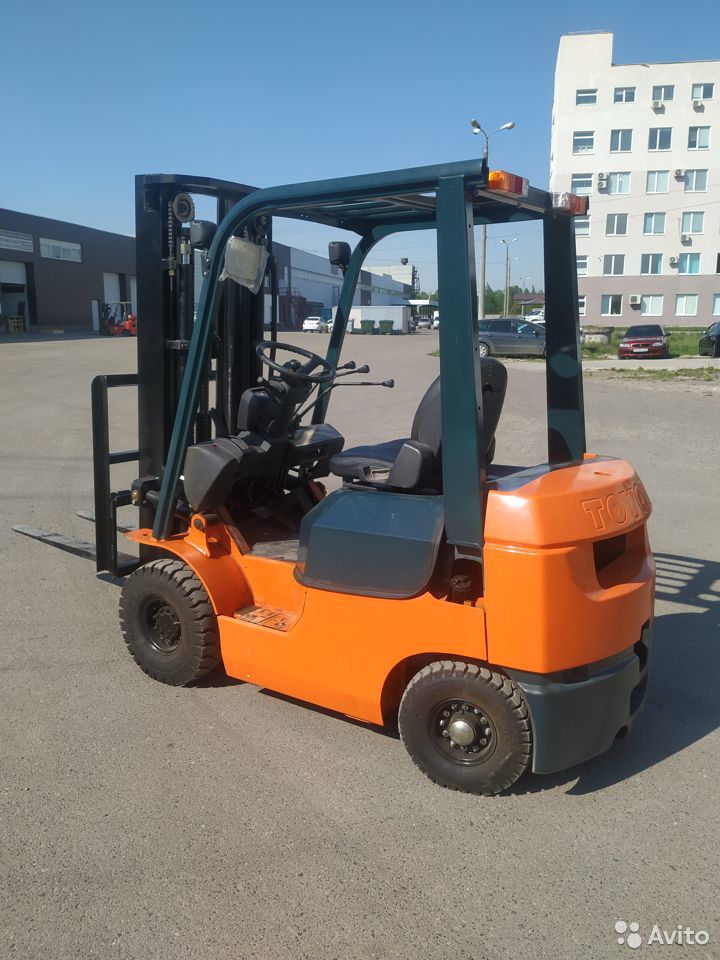 Вилочный погрузчик Toyota 02-7FD18