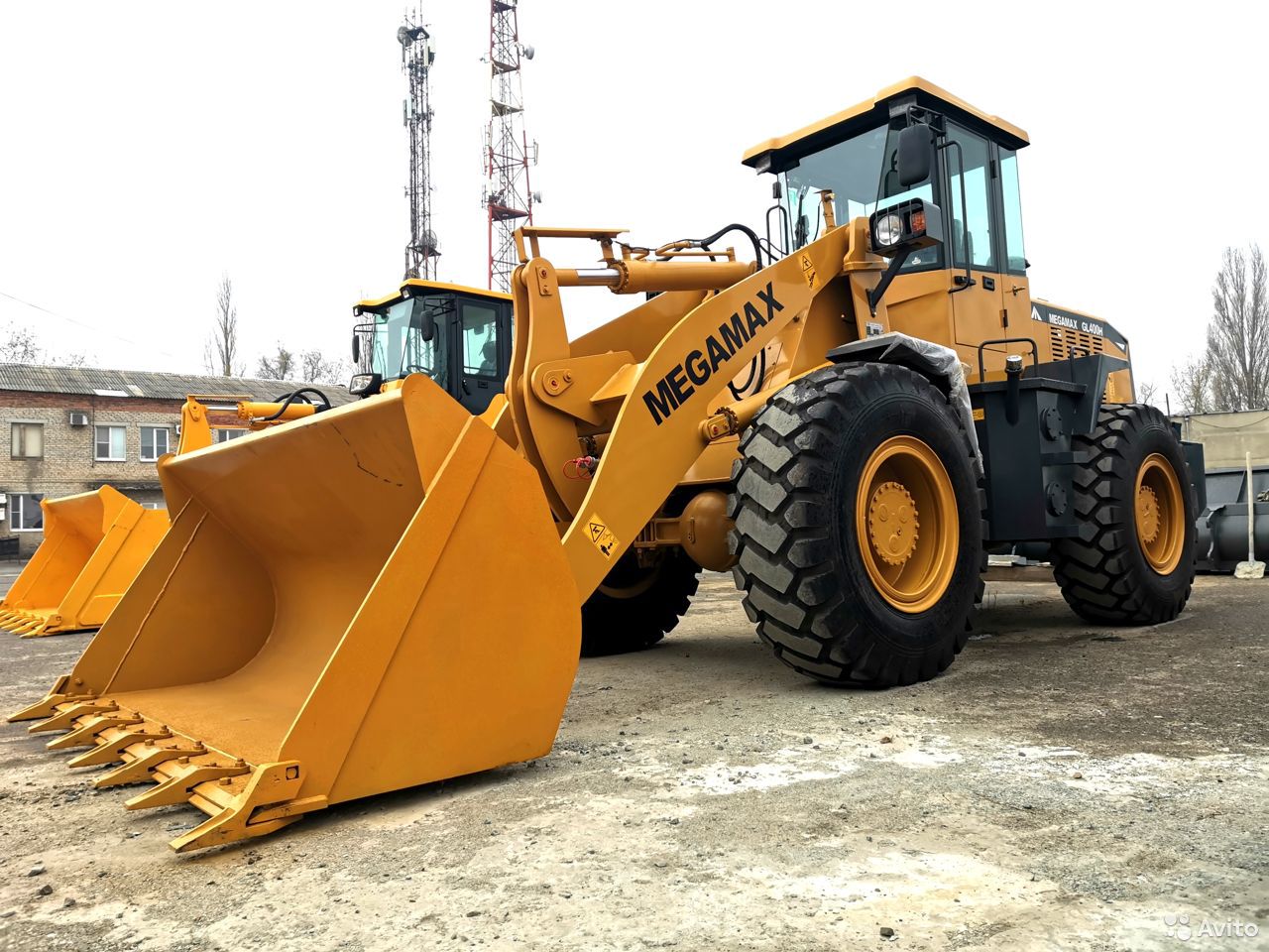Фронтальный погрузчик MegaMax GL400H