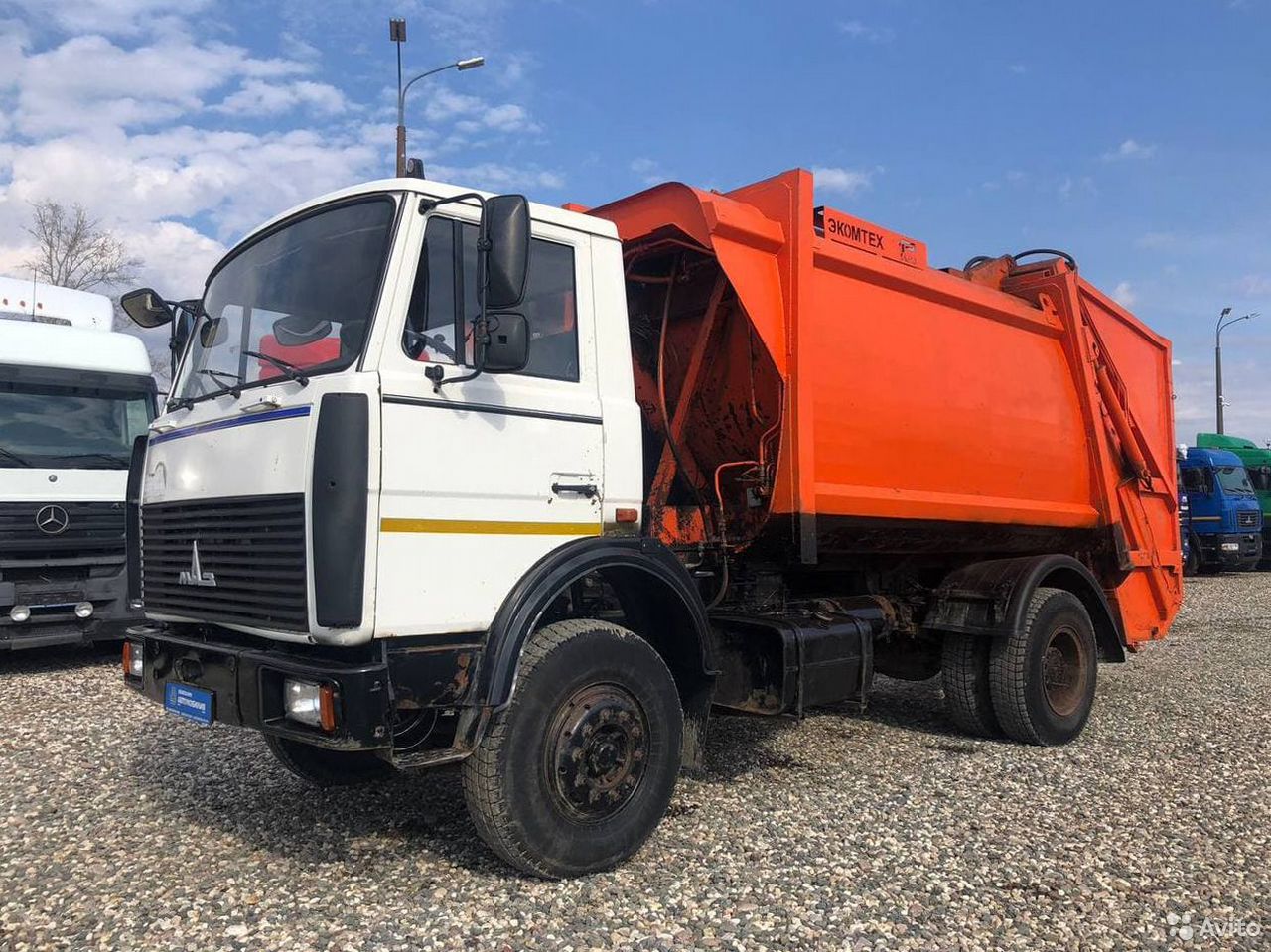 Мусоровоз РАРЗ МКЗ-3402 на шасси МАЗ 5337