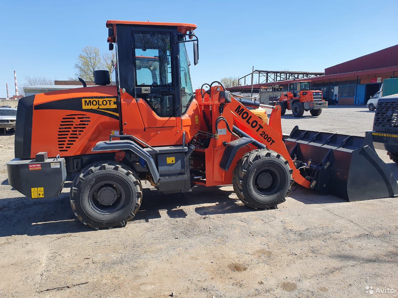 Фронтальный погрузчик Molot 200T