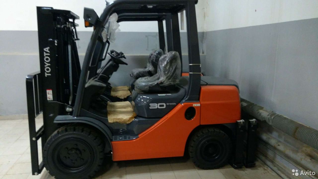 Вилочный погрузчик Toyota 62-8FDF30