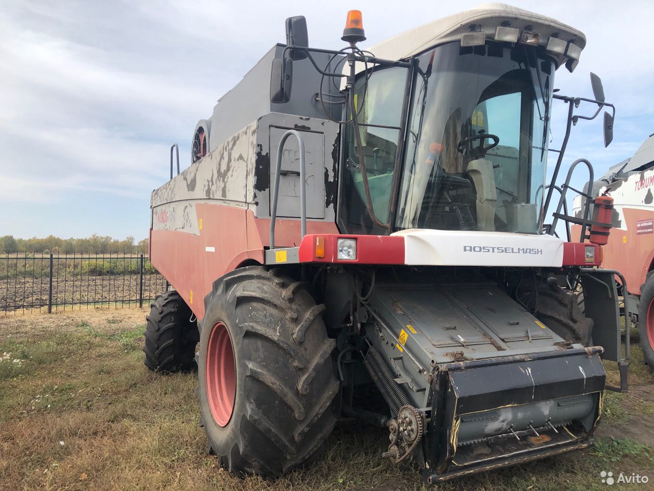 Зерноуборочный комбайн Ростсельмаш ACROS 530