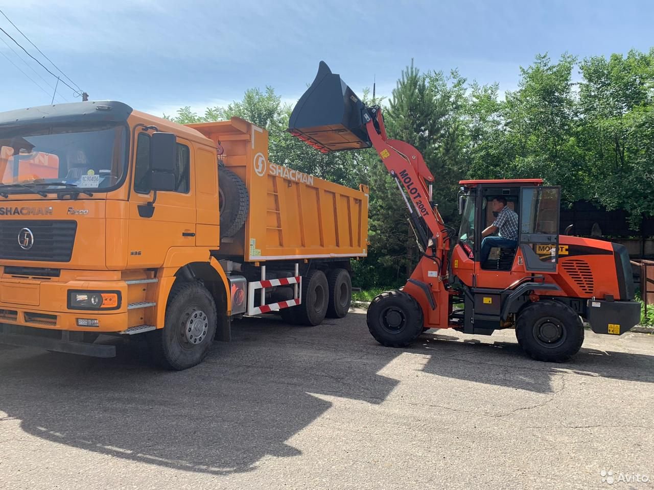 Фронтальный погрузчик Molot 200T