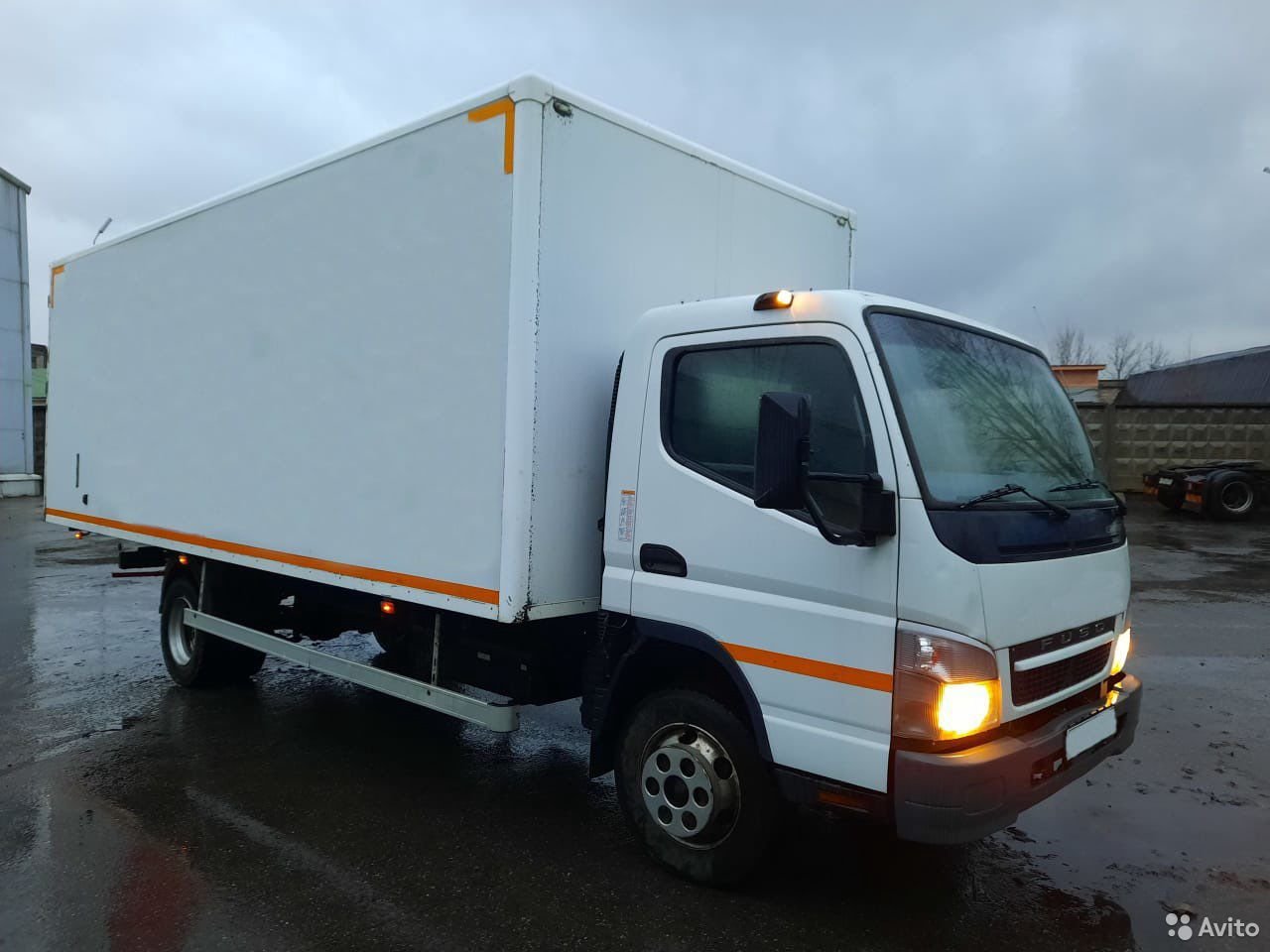 Промтоварный фургон Mitsubishi Fuso Canter TF