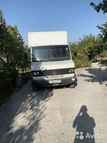 Промтоварный фургон Mercedes-Benz 811