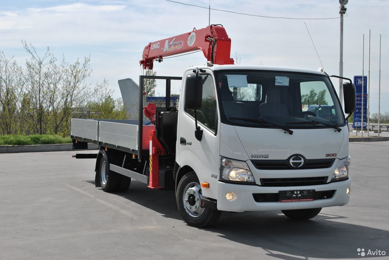 Бортовой грузовик с КМУ HINO 300 (Dutro)