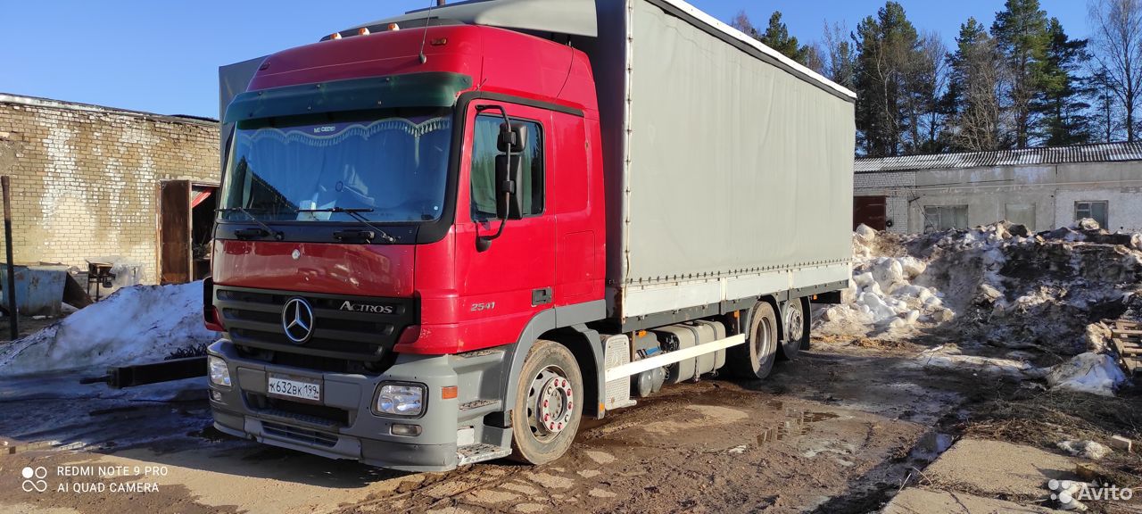 Тентованный грузовик Mercedes-Benz Actros 2540