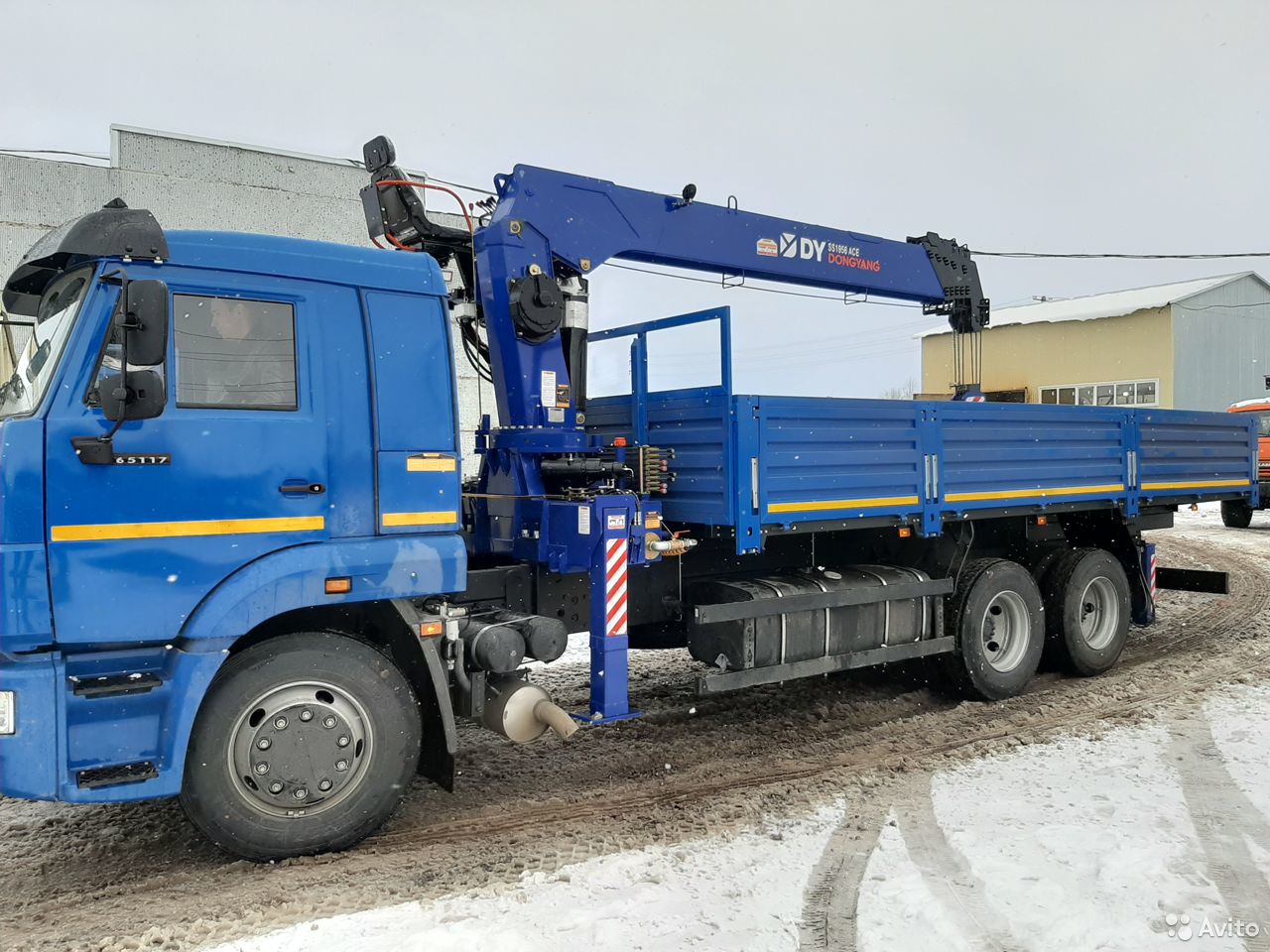 Бортовой грузовик с КМУ КамАЗ 65117 с КМУ DongYang