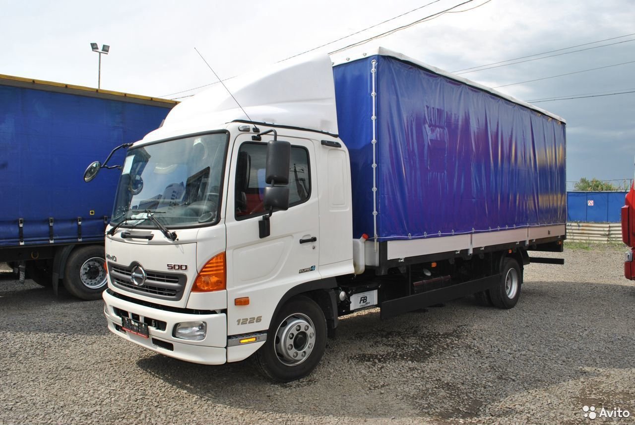 Тентованный грузовик Hino 500