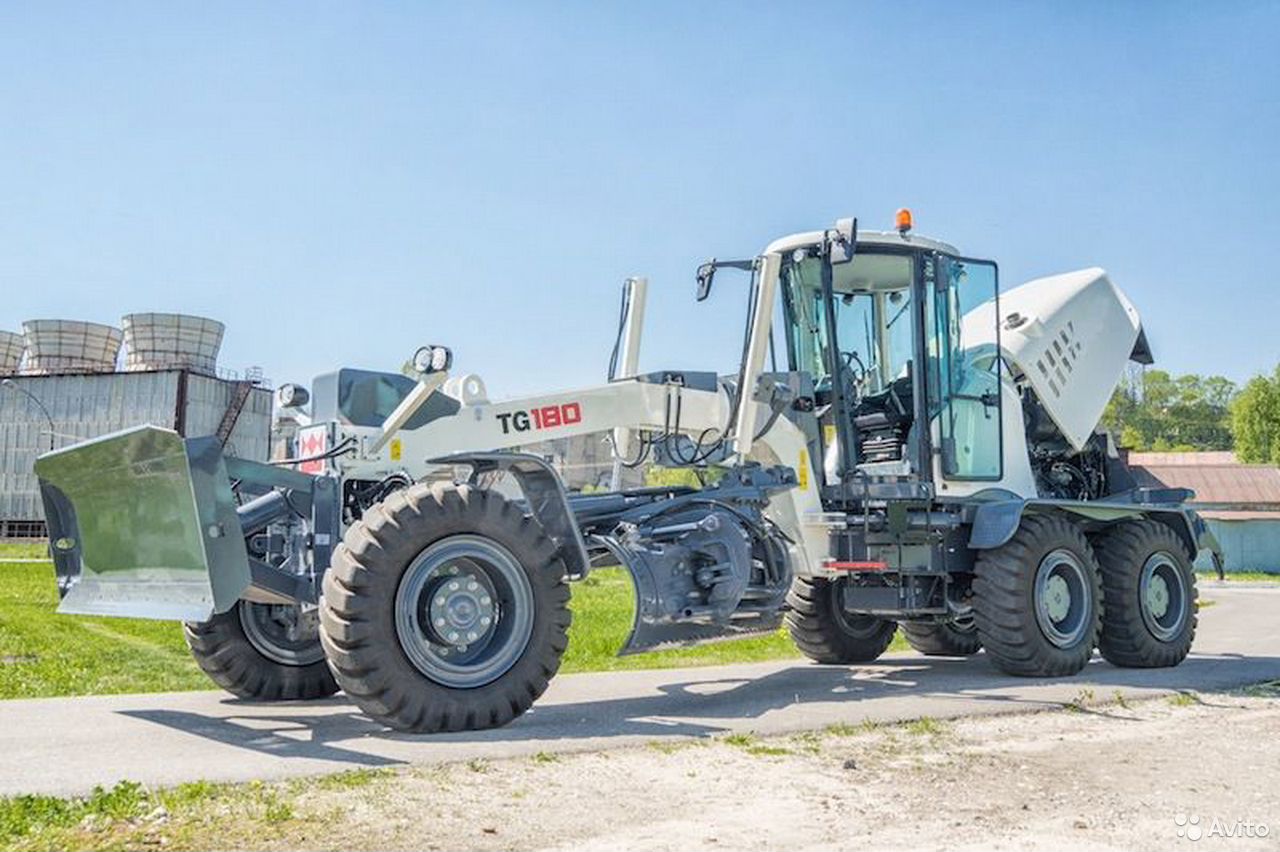 Автогрейдер UMG TG180