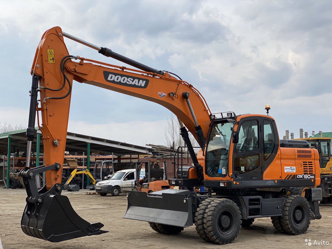 Колесный экскаватор Doosan DX190WA