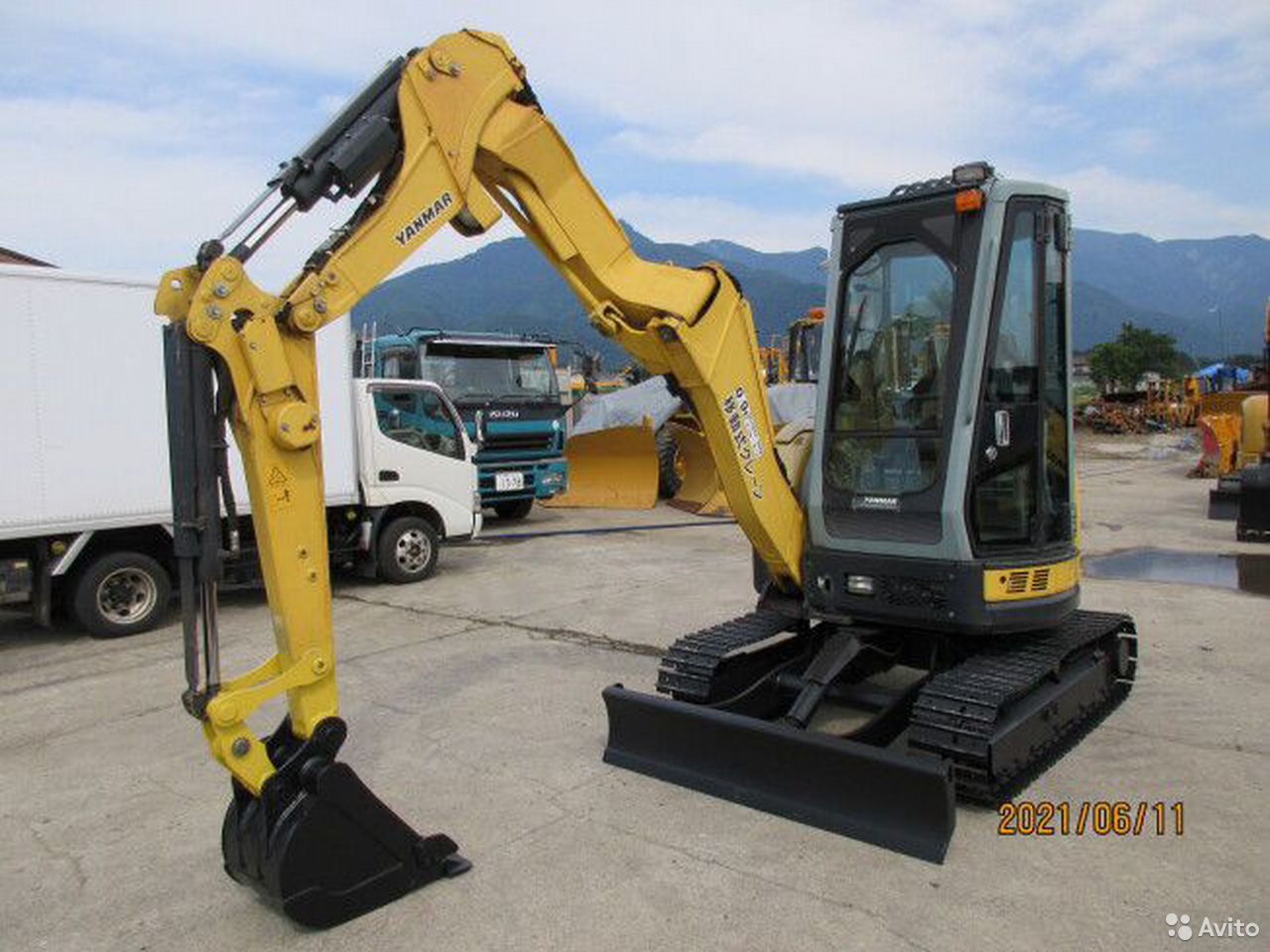 Мини-экскаватор Yanmar B3-6A