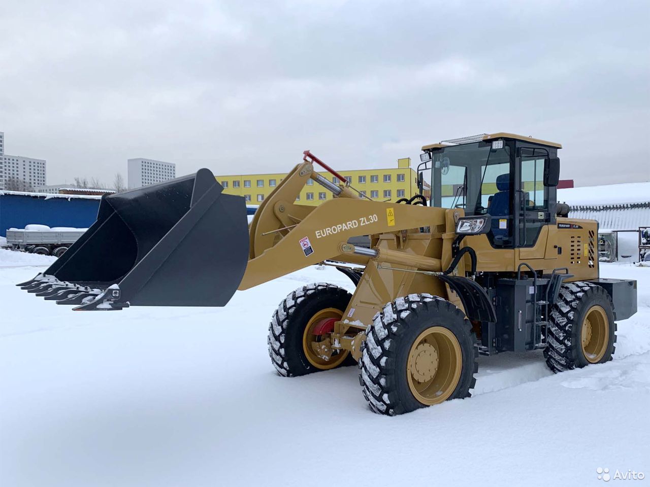 Фронтальный погрузчик Yigong ZL30