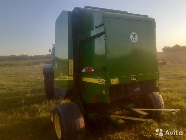 Пресс-подборщик John Deere 592
