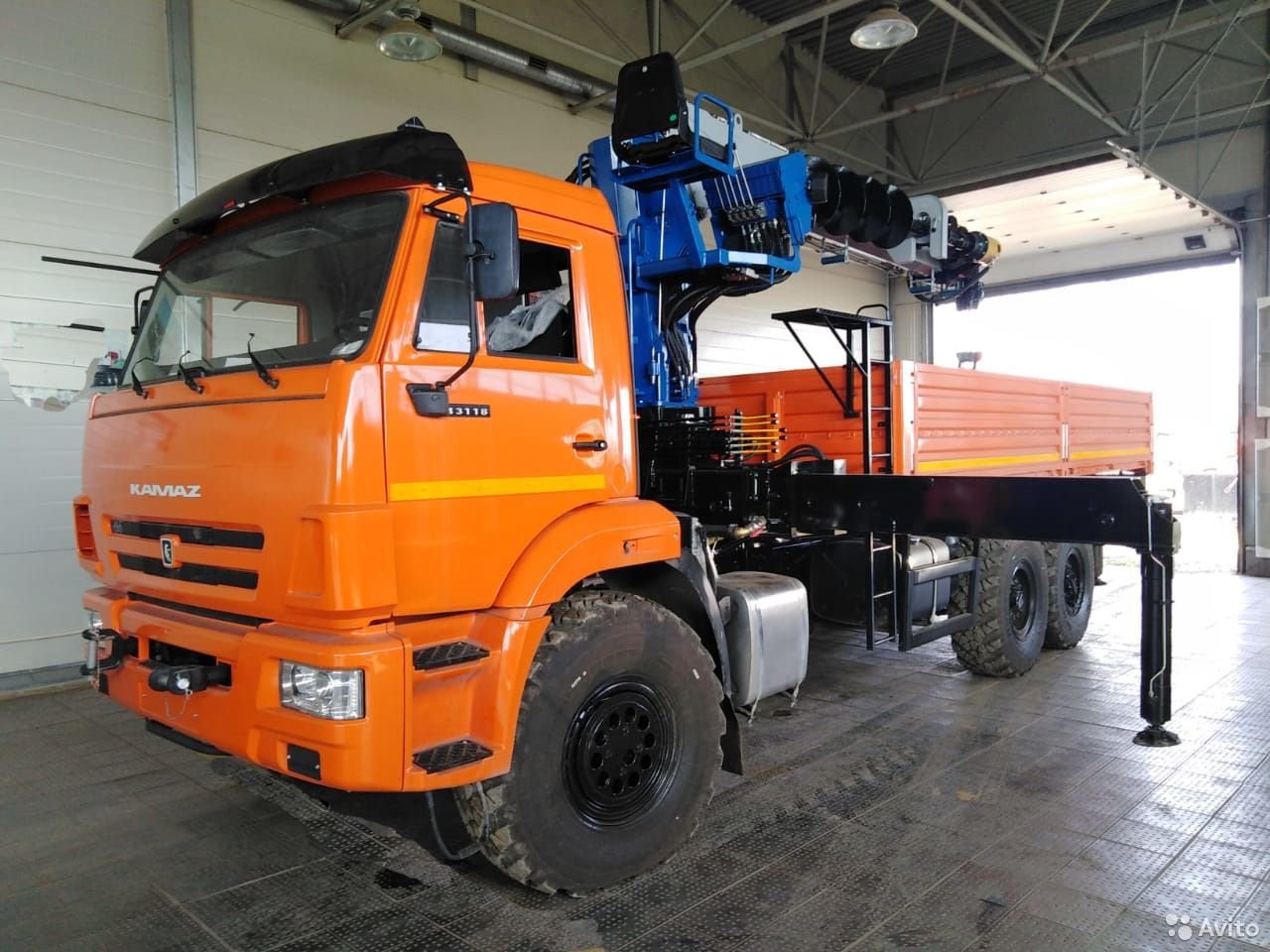 Бортовой грузовик с КМУ КамАЗ 43118 с КМУ Галичанин КМУ-150-5