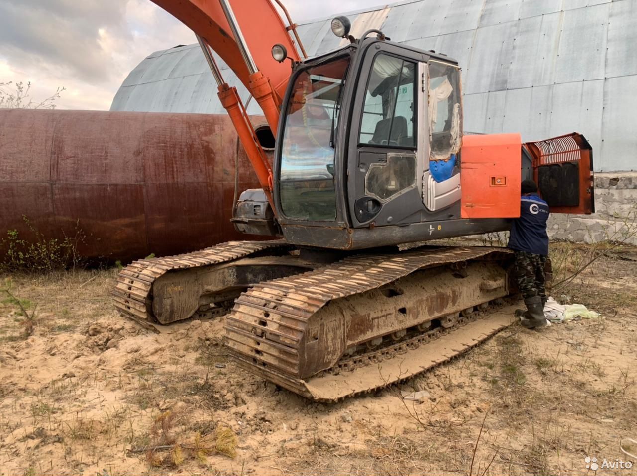 Гусеничный экскаватор Hitachi ZX 200-3