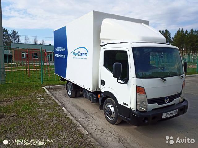 Тентованный автомобиль Nissan