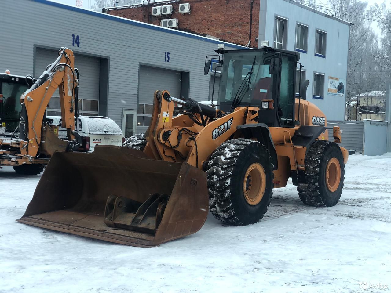 Фронтальный погрузчик CASE 821F
