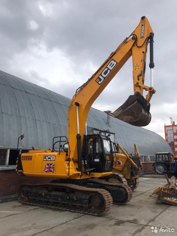 Гусеничный экскаватор JCB JS 205NLC