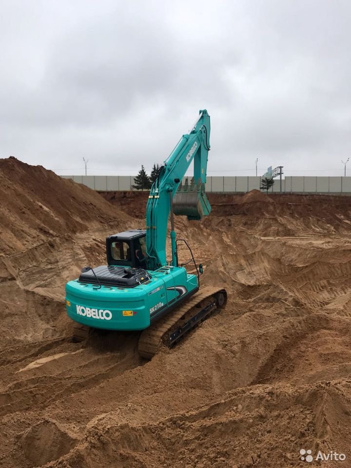 Гусеничный экскаватор Kobelco SK210LC-10