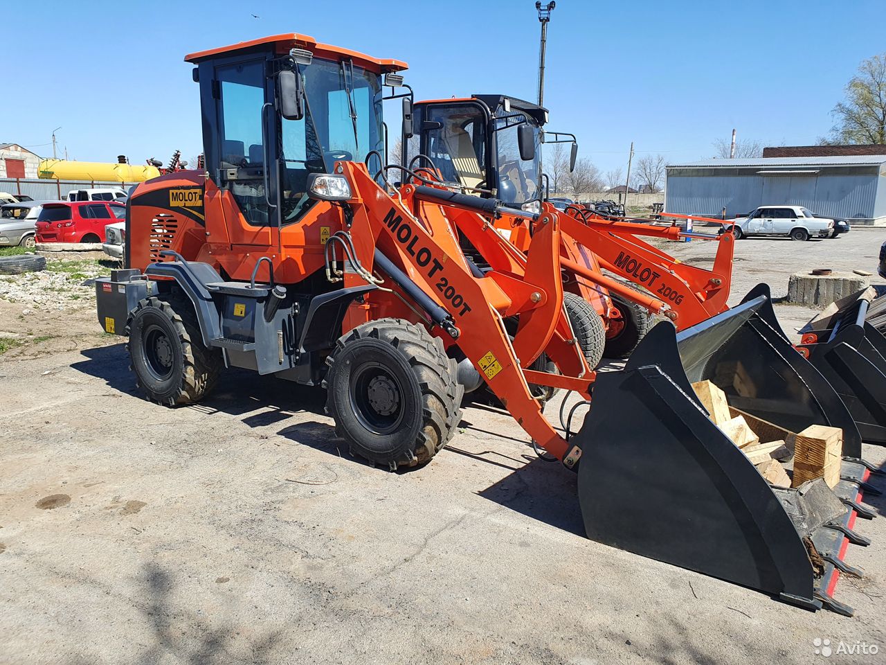 Фронтальный погрузчик Molot 200T