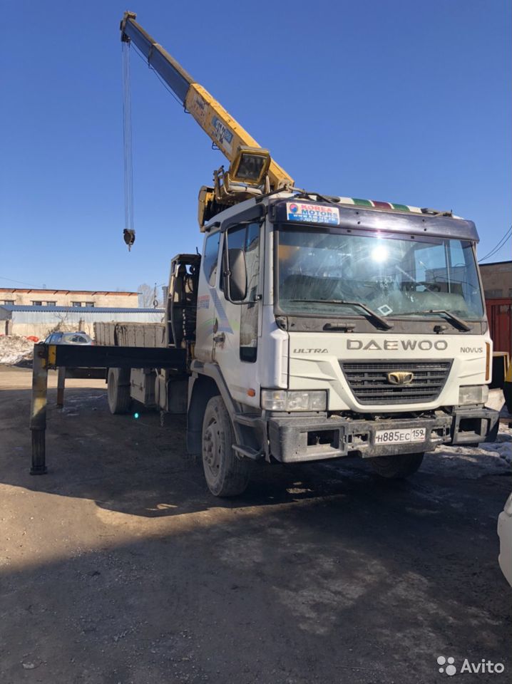 Бортовой грузовик с КМУ Daewoo Novus