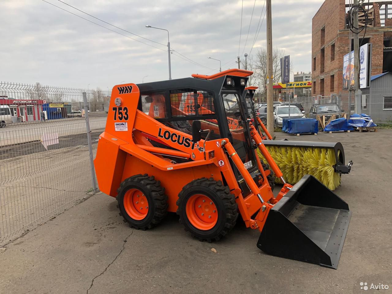 Мини-погрузчик Locust 753