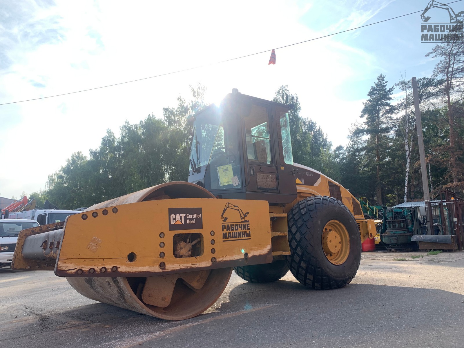Грунтовый каток Caterpillar CS76